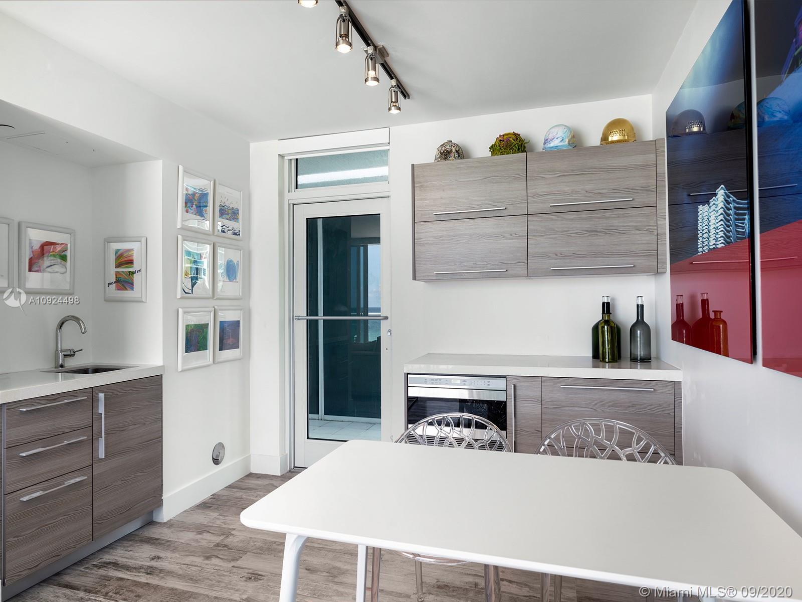 APOGEE BEACH CONDOMINIUM - Residential