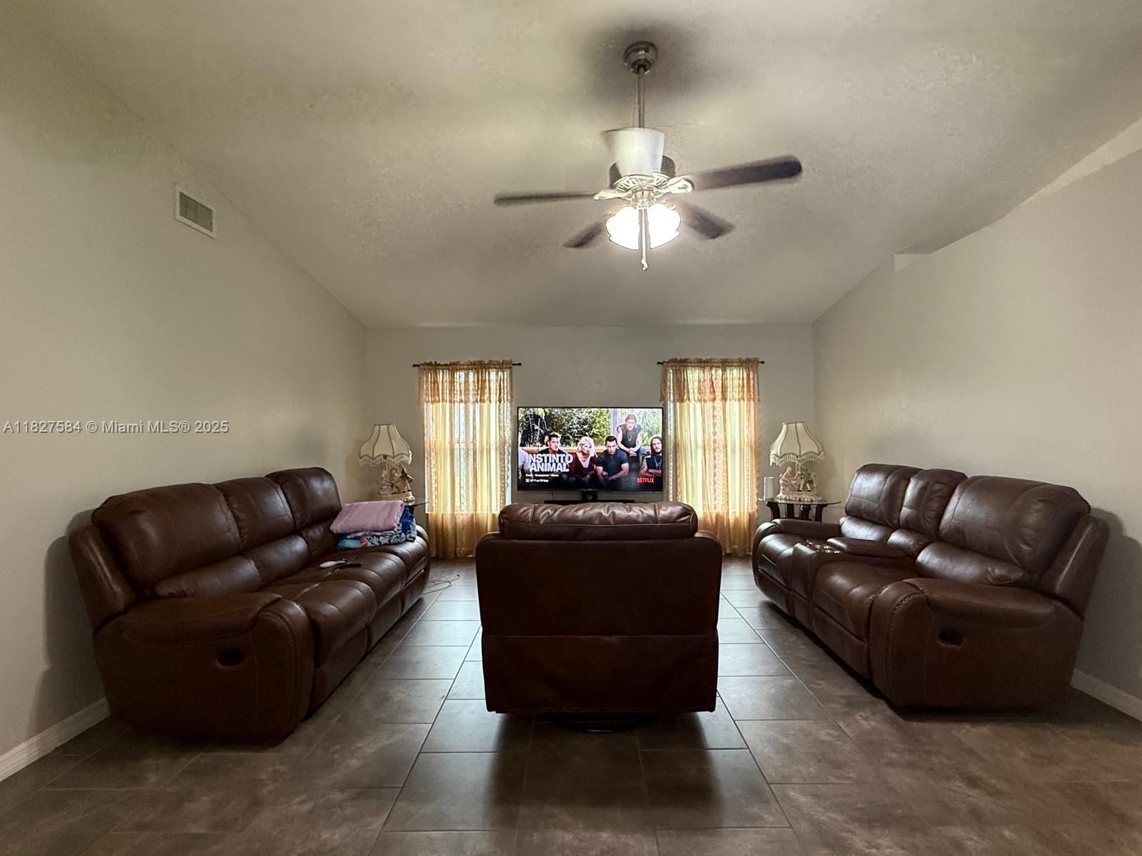 1046 Bayberry Loop