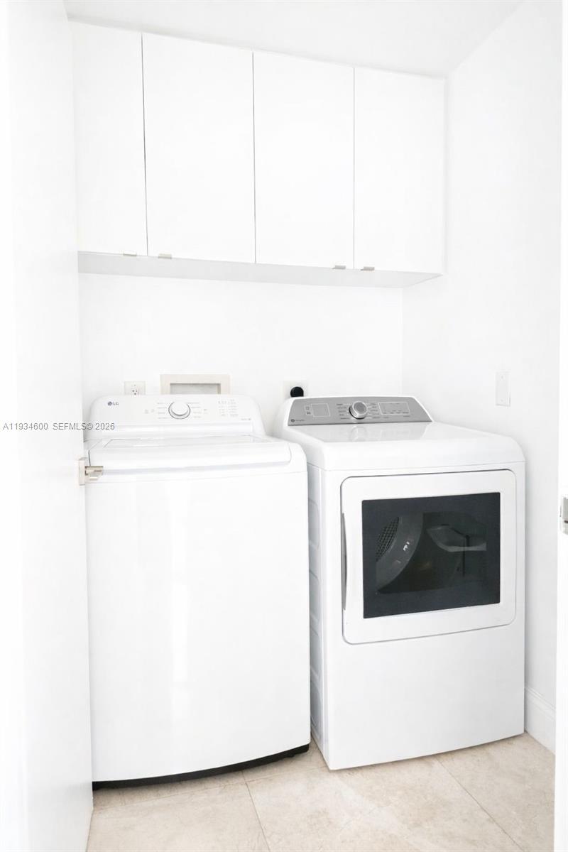 AVENTURA MARINA CONDO NUM - Residential