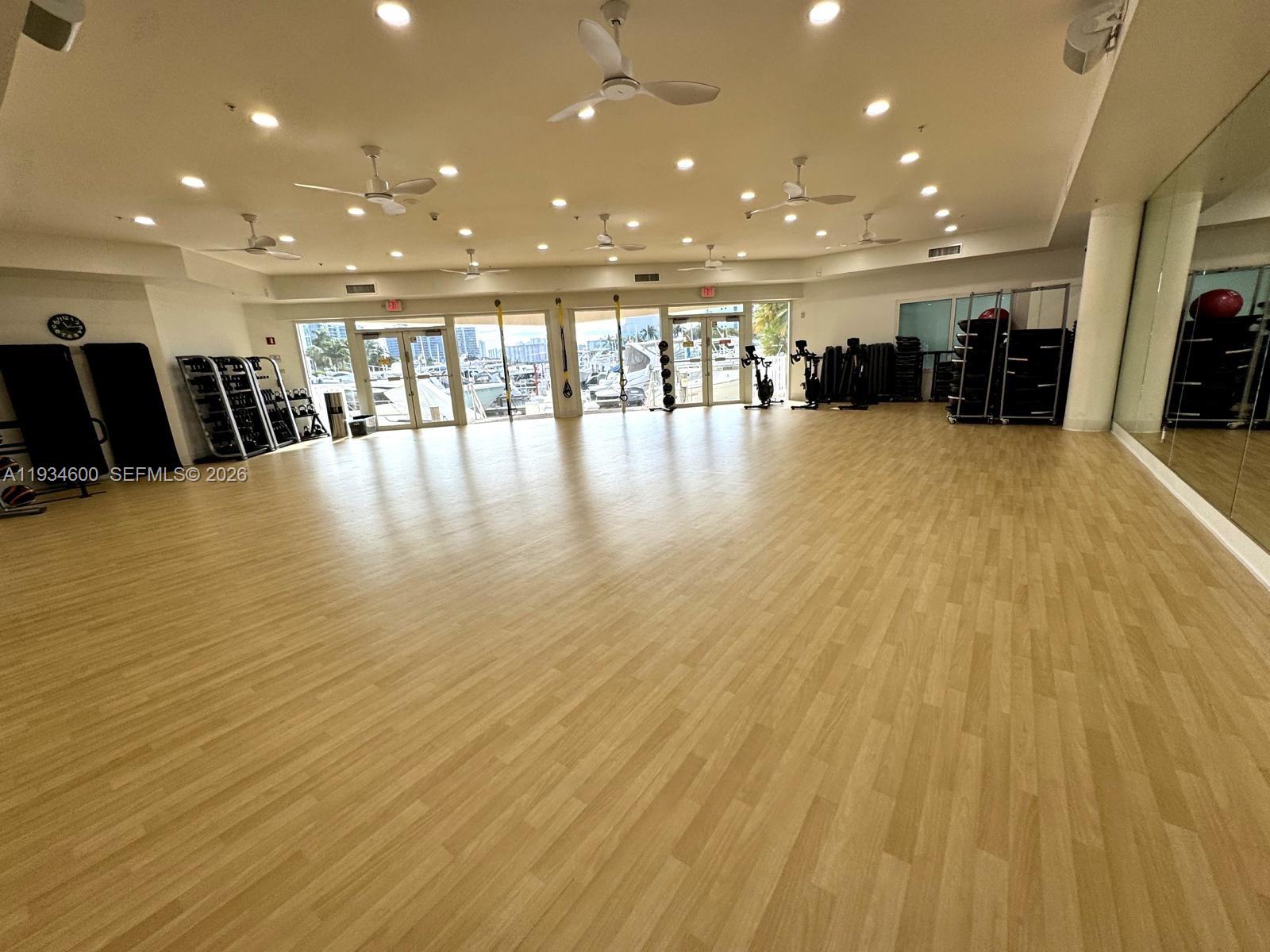 AVENTURA MARINA CONDO NUM - Residential