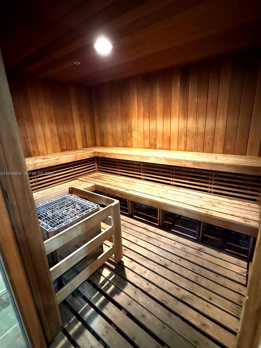 AVENTURA MARINA CONDO NUM - Residential