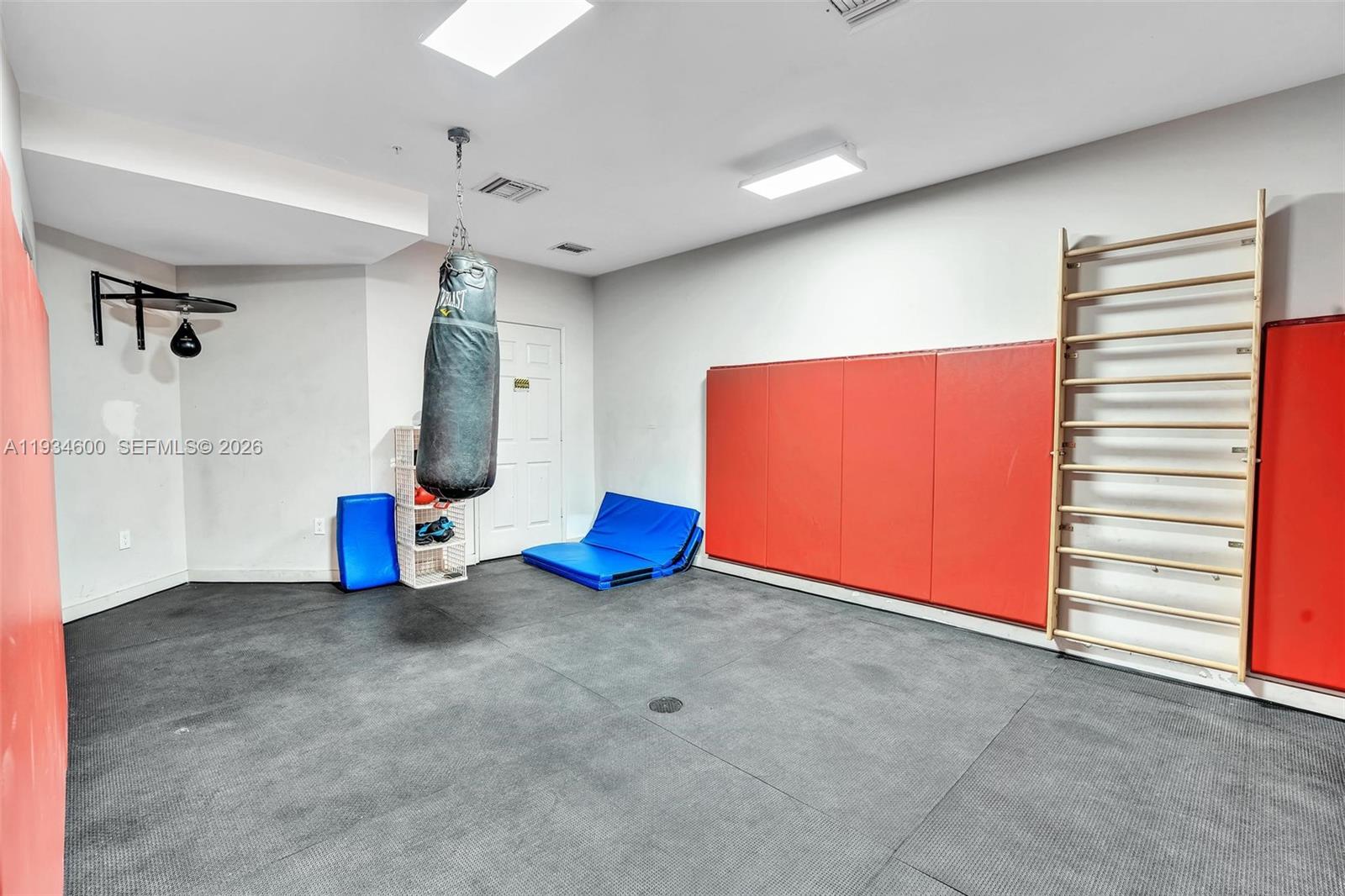 AVENTURA MARINA CONDO NUM - Residential