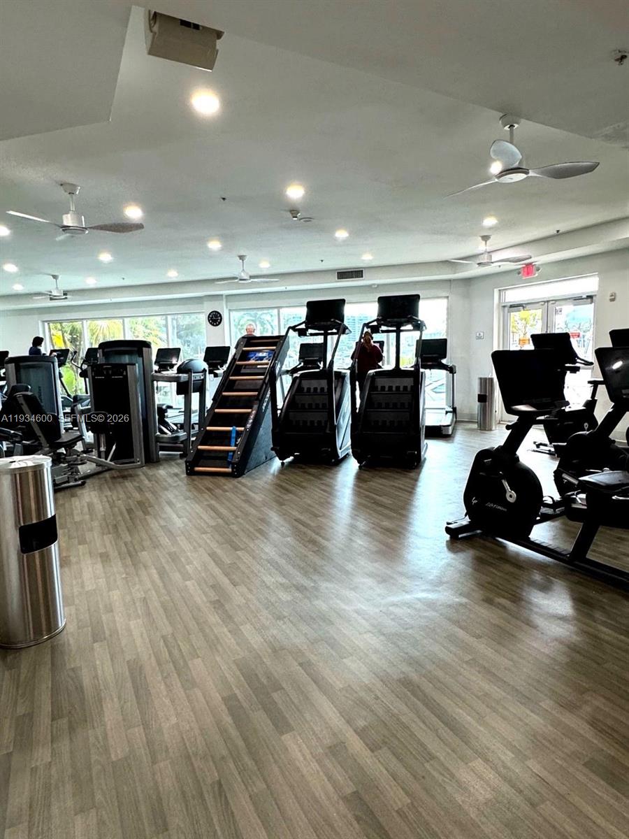 AVENTURA MARINA CONDO NUM - Residential