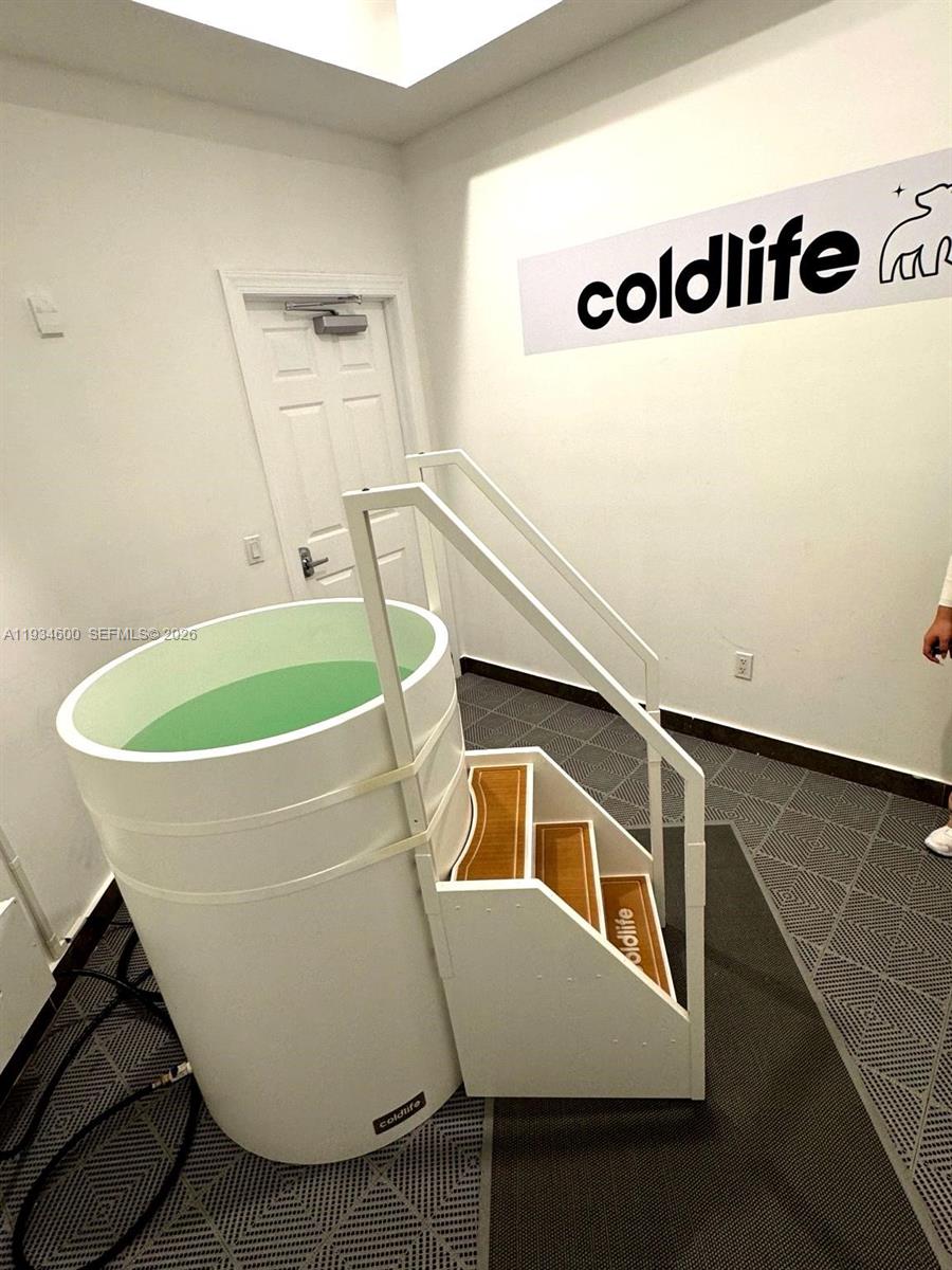 AVENTURA MARINA CONDO NUM - Residential