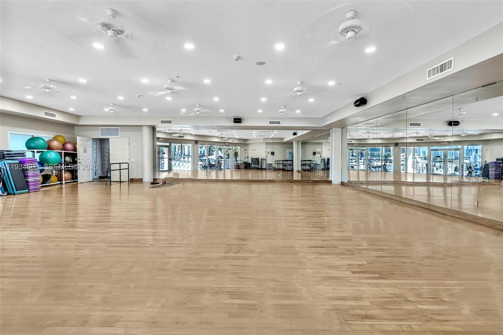 AVENTURA MARINA CONDO NUM - Residential