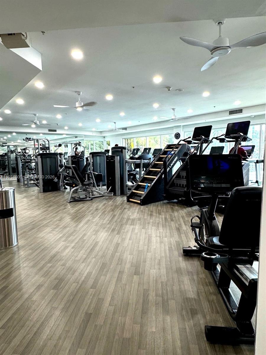 AVENTURA MARINA CONDO NUM - Residential