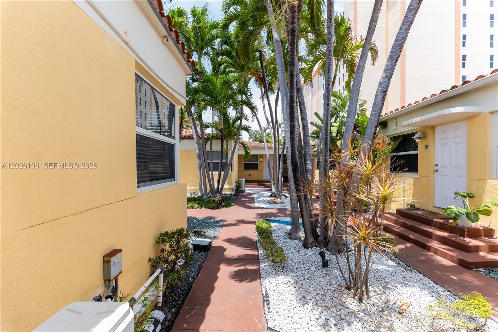 Hollywood East - Residential Income