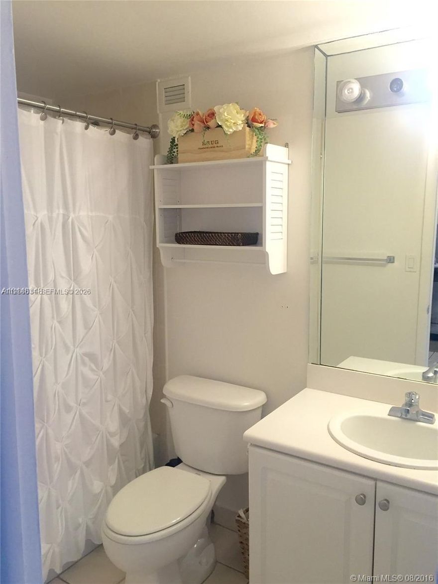 What a view! Must see this well maintained spacious and charming studio condo in the Village.  Full kitchen with stove/oven, microwave, dishwasher, refrigerator. Laundry room in every floor with new washers/dryers. Gym, swimming pool, outdoor showers, bathrooms, snack machines and tanning ledge or sun deck by the water.