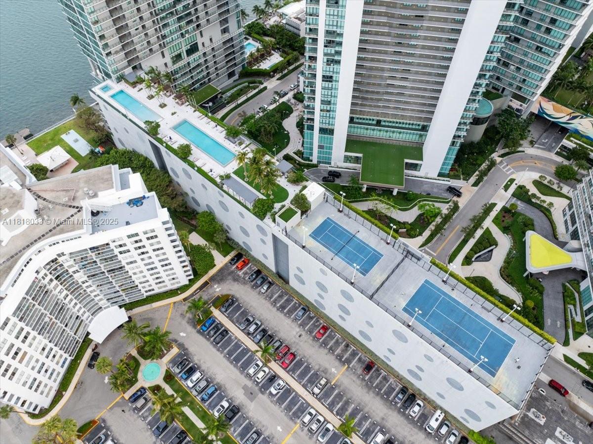 ONE PARAISO CONDO - Residential