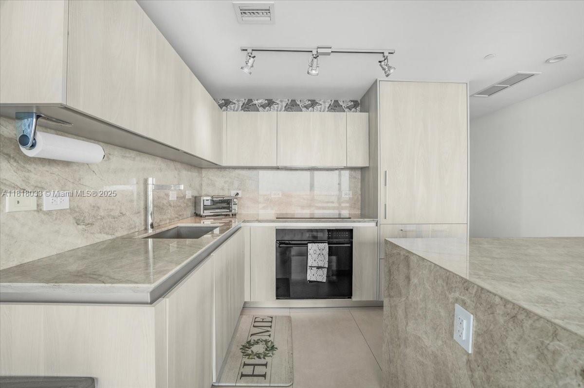 ONE PARAISO CONDO - Residential