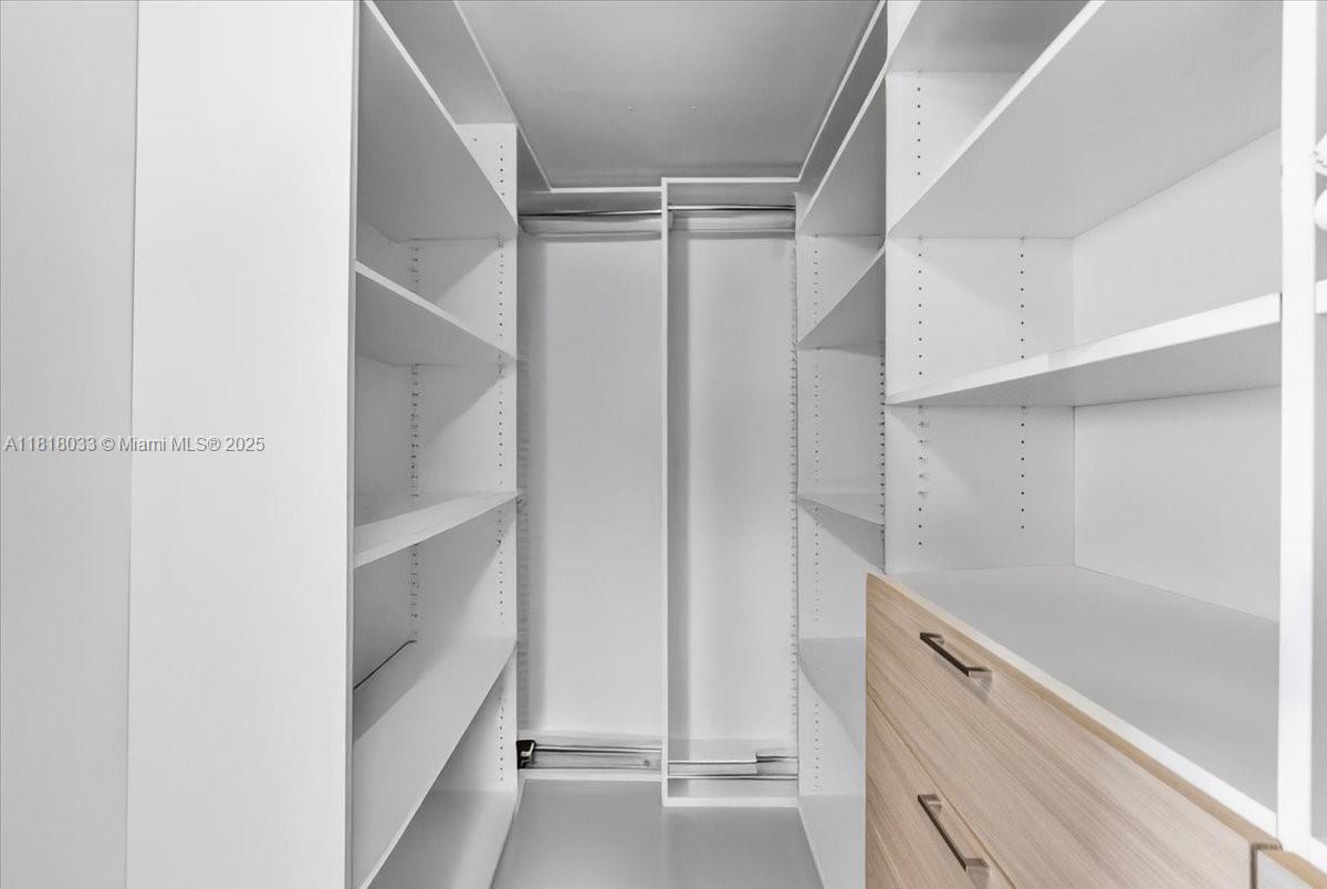 ONE PARAISO CONDO - Residential