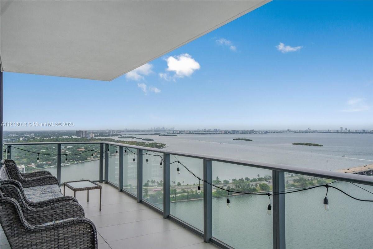 ONE PARAISO CONDO - Residential