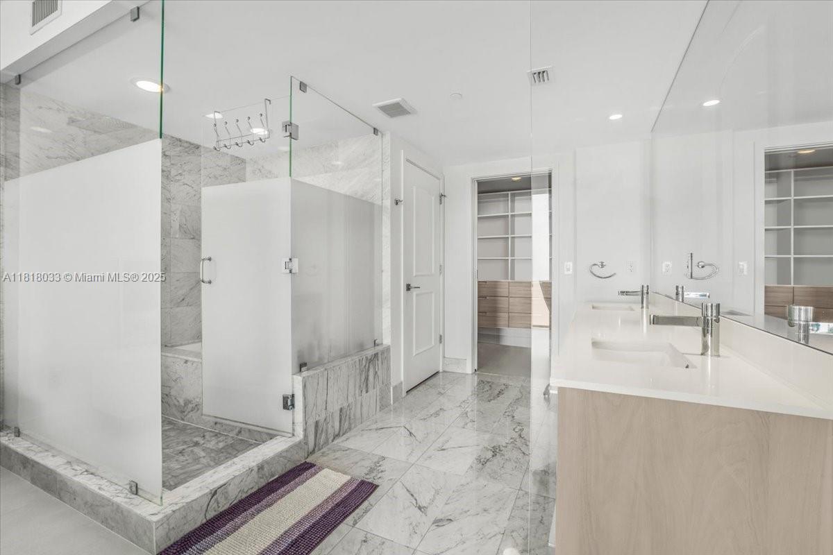 ONE PARAISO CONDO - Residential