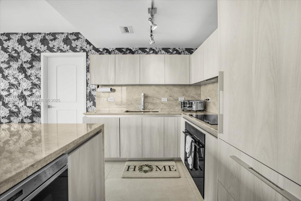 ONE PARAISO CONDO - Residential