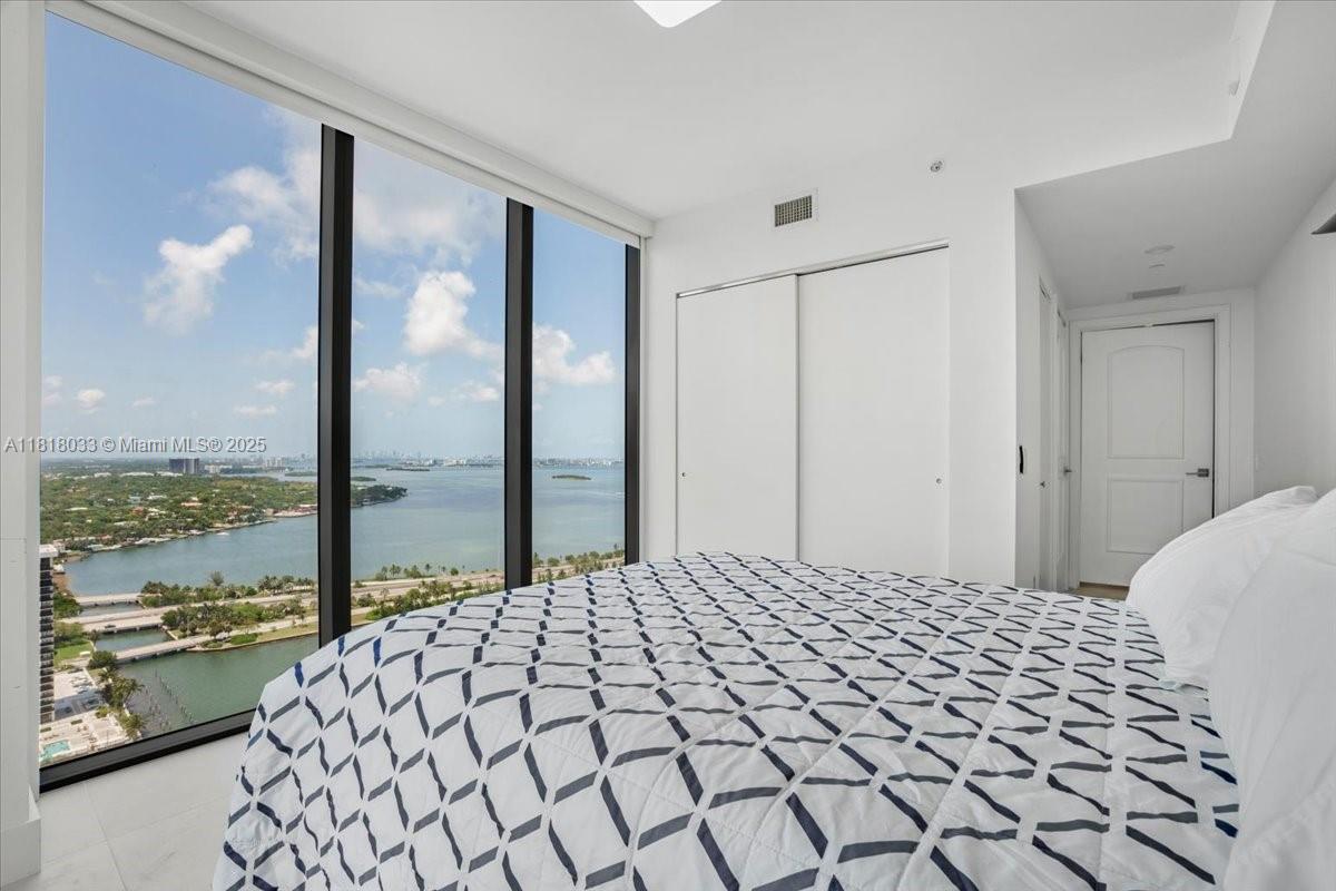 ONE PARAISO CONDO - Residential