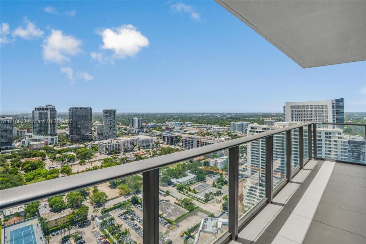 ONE PARAISO CONDO - Residential