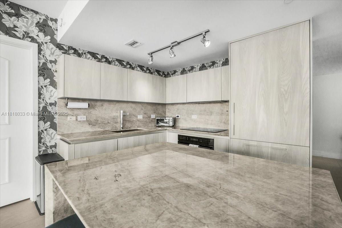 ONE PARAISO CONDO - Residential