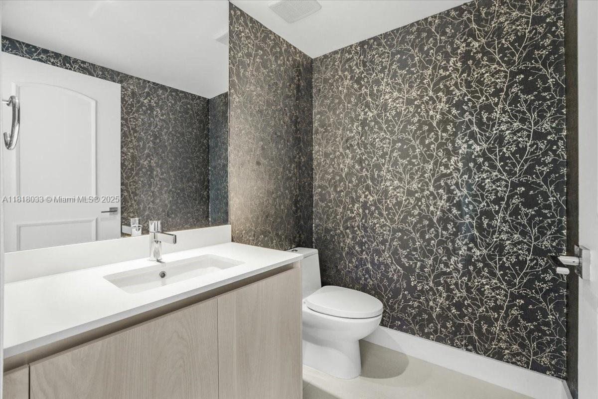 ONE PARAISO CONDO - Residential