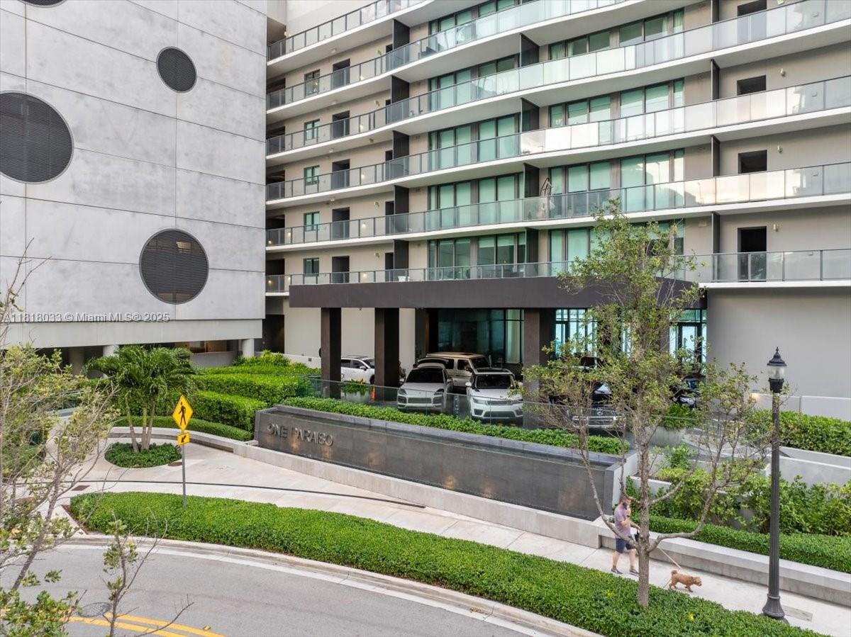 ONE PARAISO CONDO - Residential