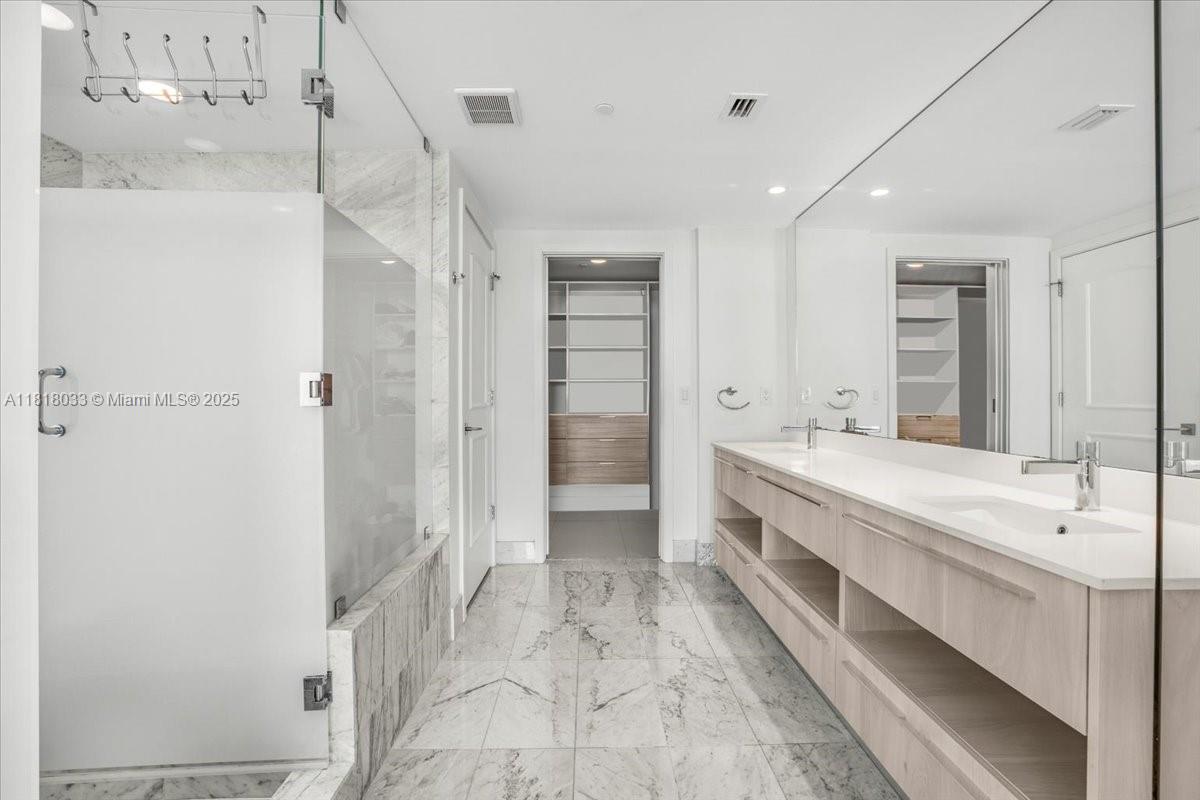 ONE PARAISO CONDO - Residential