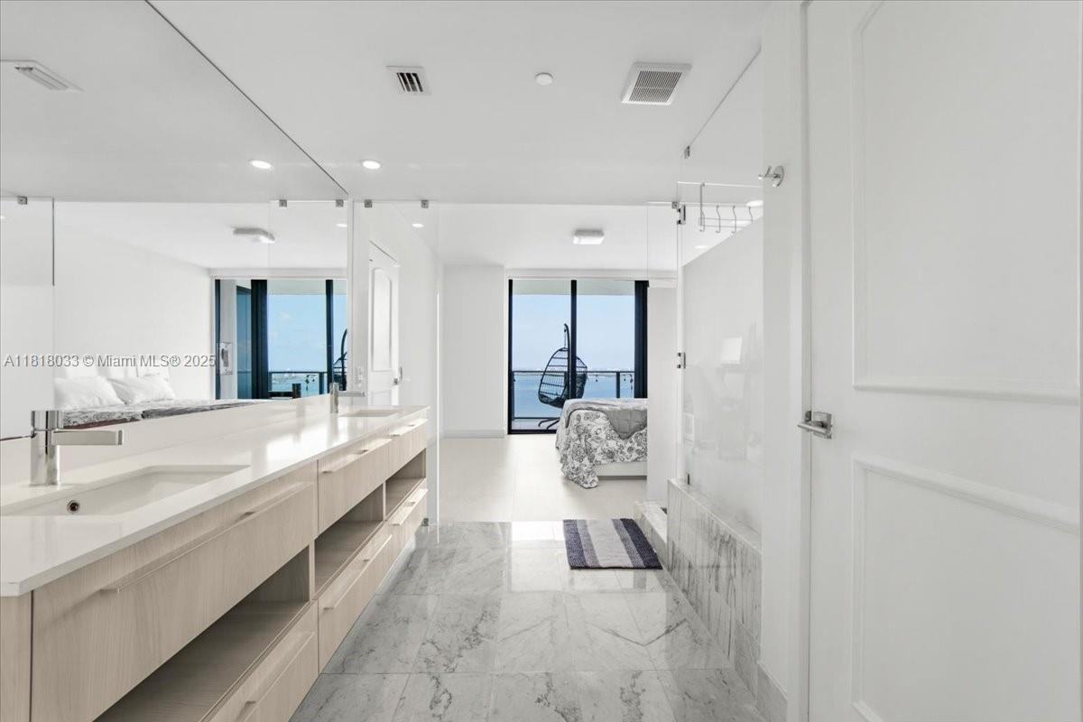 ONE PARAISO CONDO - Residential