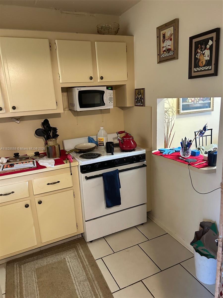 SUNRISE LAKES 5 CONDO - Residential