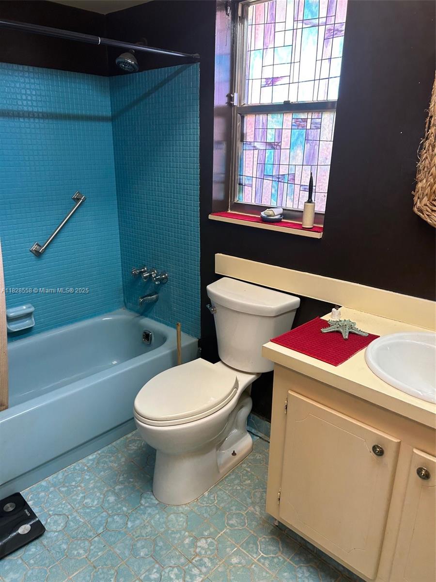 SUNRISE LAKES 5 CONDO - Residential