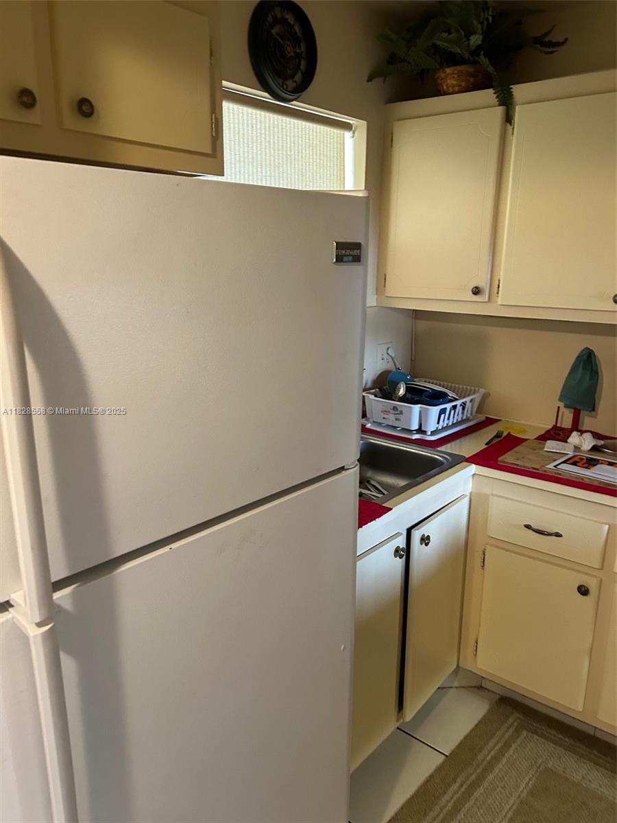 SUNRISE LAKES 5 CONDO - Residential