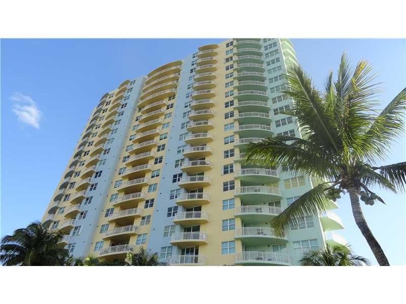 BEAUTIFUL BREATHTAKING VIEWS OF KEY BISCAYNE, COCONUT GROVE, KEY BISCAYNE, THIS UNIT HAS THE LARGEST BALCONY, WITH ACCESS FROM THE LIVING ROOM AND BEDROOM, NEW TILE FLOORS HIGH IMPACT WINDOWS, ONE WALKING CLOSET, FREE VALET PARKING, TENNIS COURT, BARBECUE , GYM, POOL, SAUNA, SECURITY 24 HOURS GREAT OPPORTUNITY TO LEAVE IN A UNIQUE UNIT AND LOCATION AT THE METROPOLITAN-WITH ACCESS TO THE AMENITIES 24 HS AND TWO BLOCKS TO ACCESS I-95.