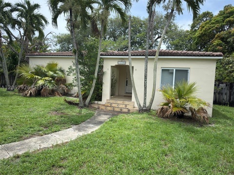 Photo of 1510 Dewey St, Hollywood, FL 33020 (MLS # A12062926)
