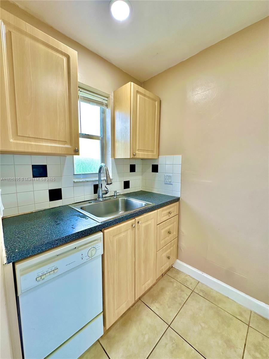 1941 Dewey St 1