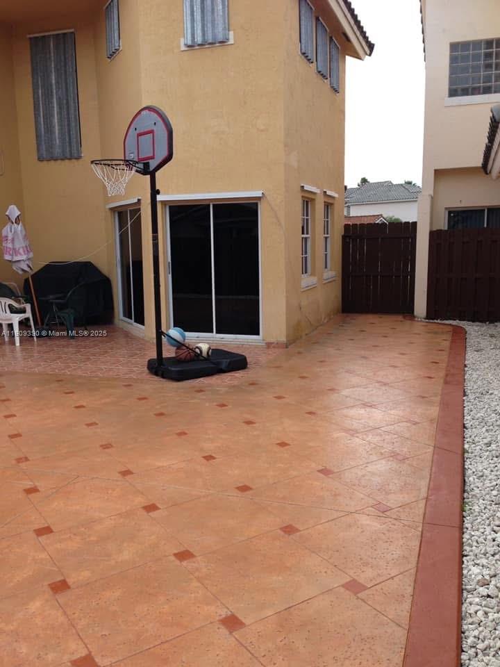 LAKES OF THE MEADOW-MEADO - Residential Lease