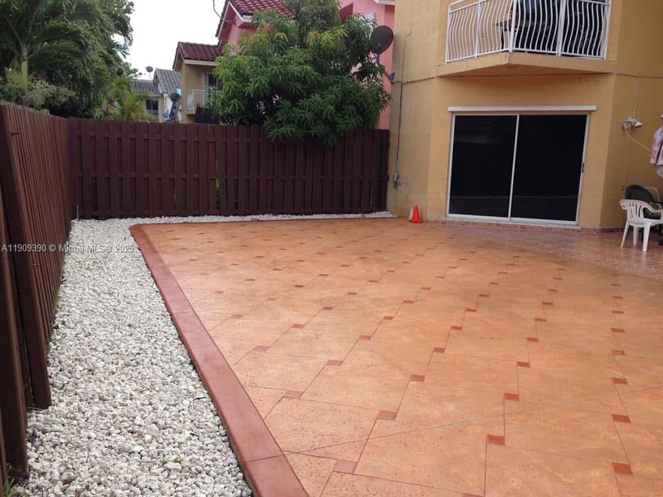 LAKES OF THE MEADOW-MEADO - Residential Lease