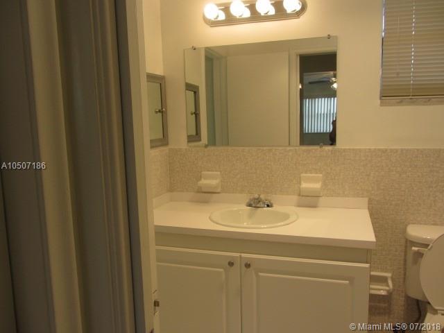 BISCAYNE LAKE GDN BLDG B - Residential