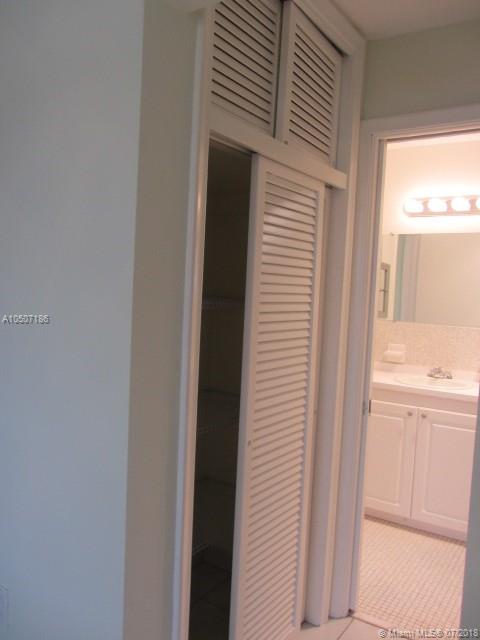 BISCAYNE LAKE GDN BLDG B - Residential