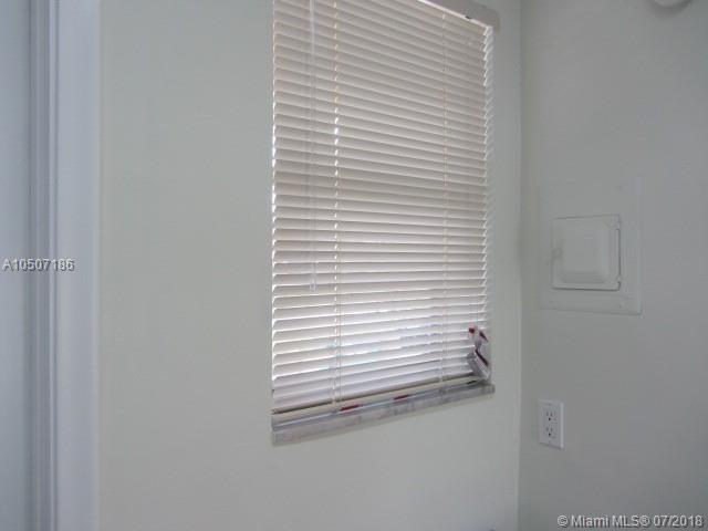 BISCAYNE LAKE GDN BLDG B - Residential