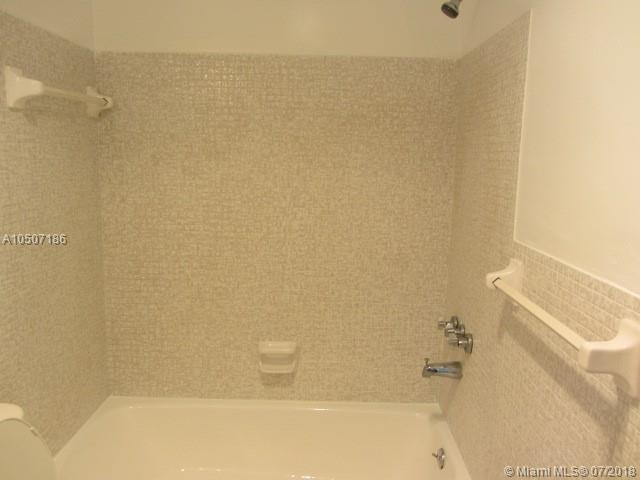 BISCAYNE LAKE GDN BLDG B - Residential