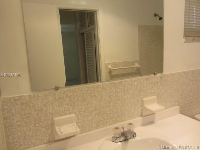 BISCAYNE LAKE GDN BLDG B - Residential