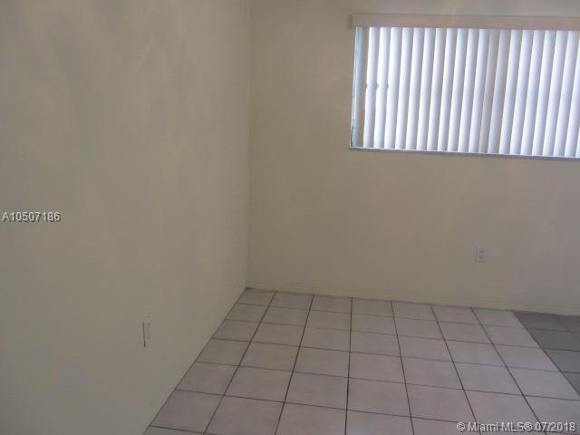 BISCAYNE LAKE GDN BLDG B - Residential