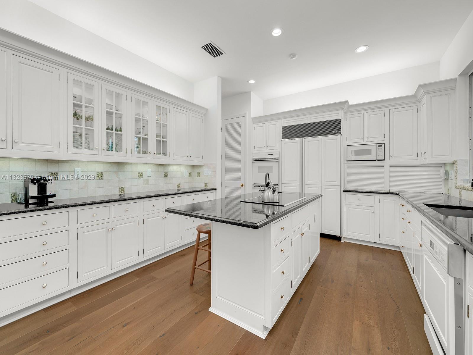 HELMS COUNTRY ESTATES RE- - Residential