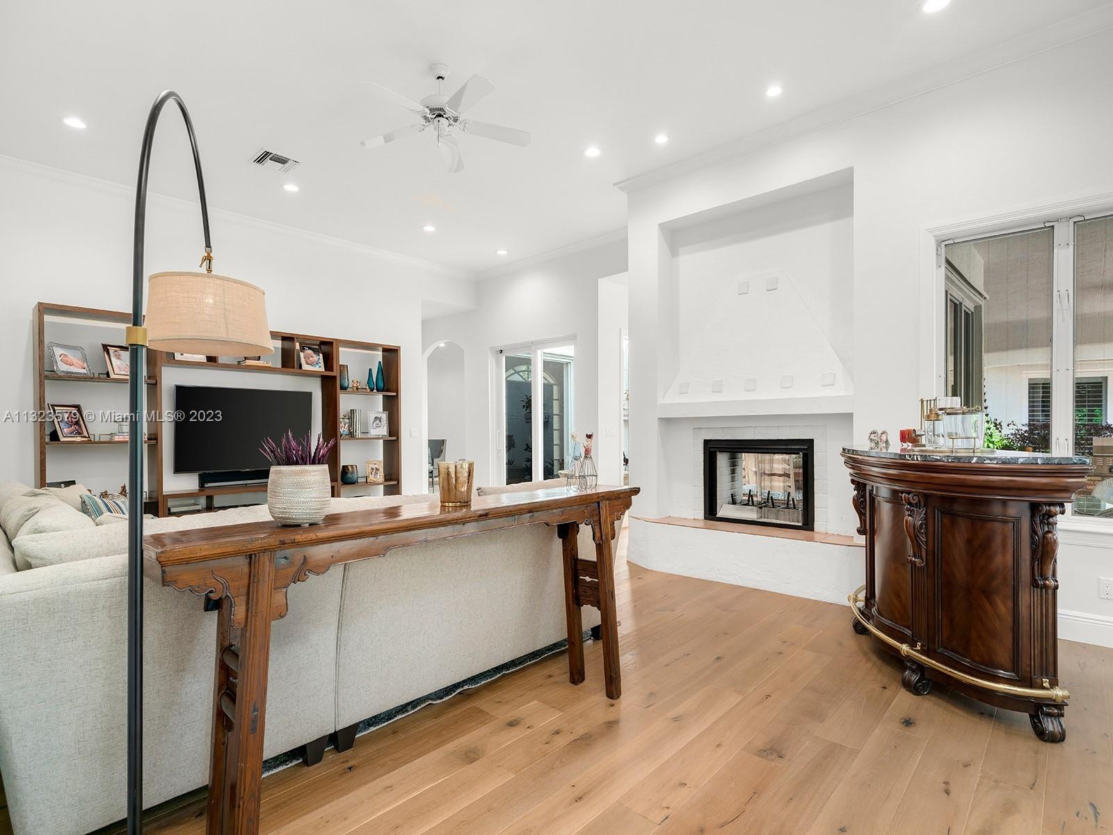 HELMS COUNTRY ESTATES RE- - Residential