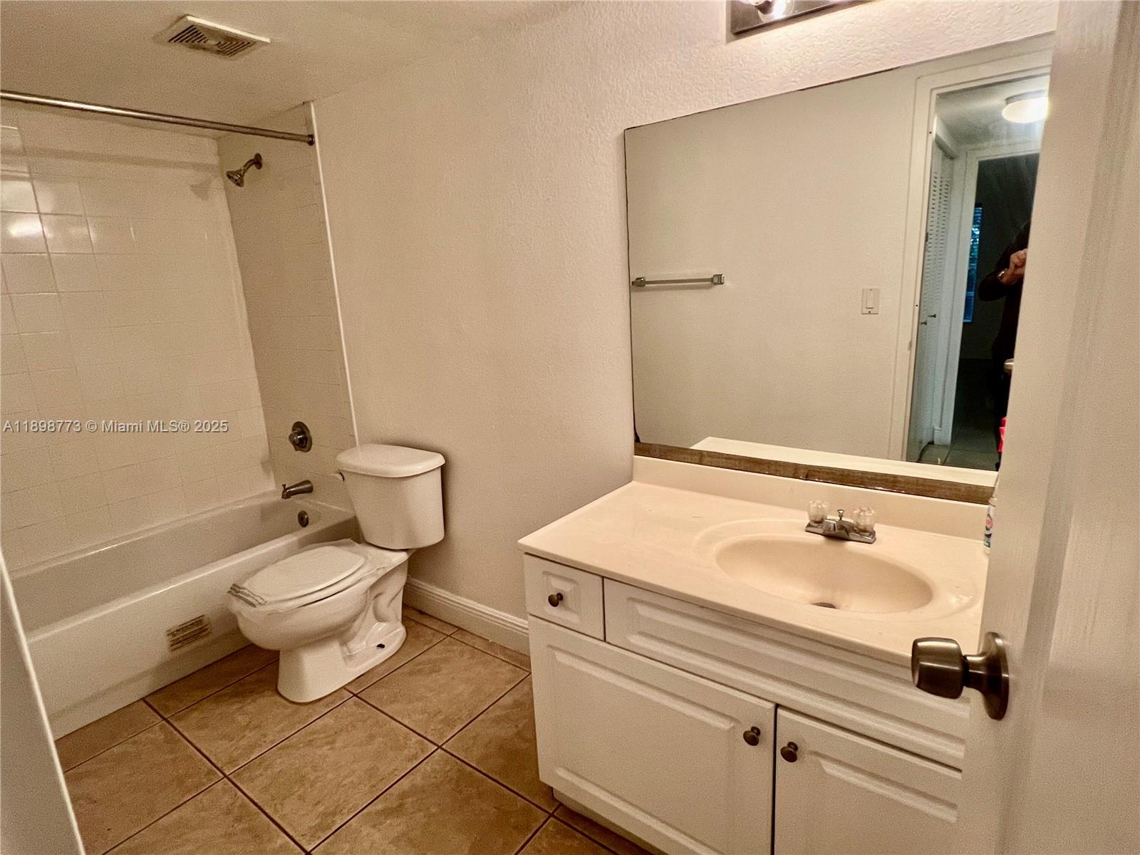 DORAL GARDENS II CONDO - Residential Lease