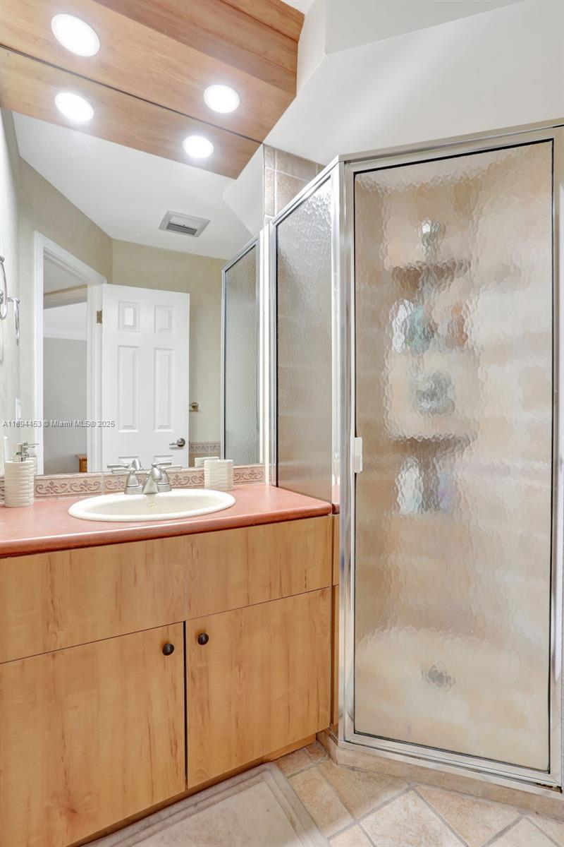 BRADLEY HALL CONDO - Residential