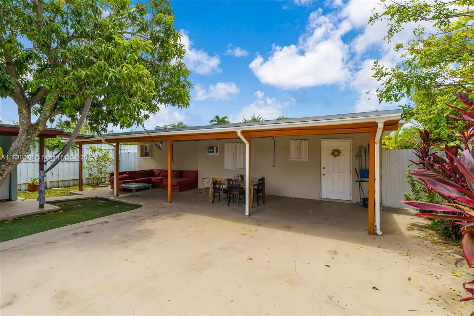 SILVER BLUFF GARDENS - Residential