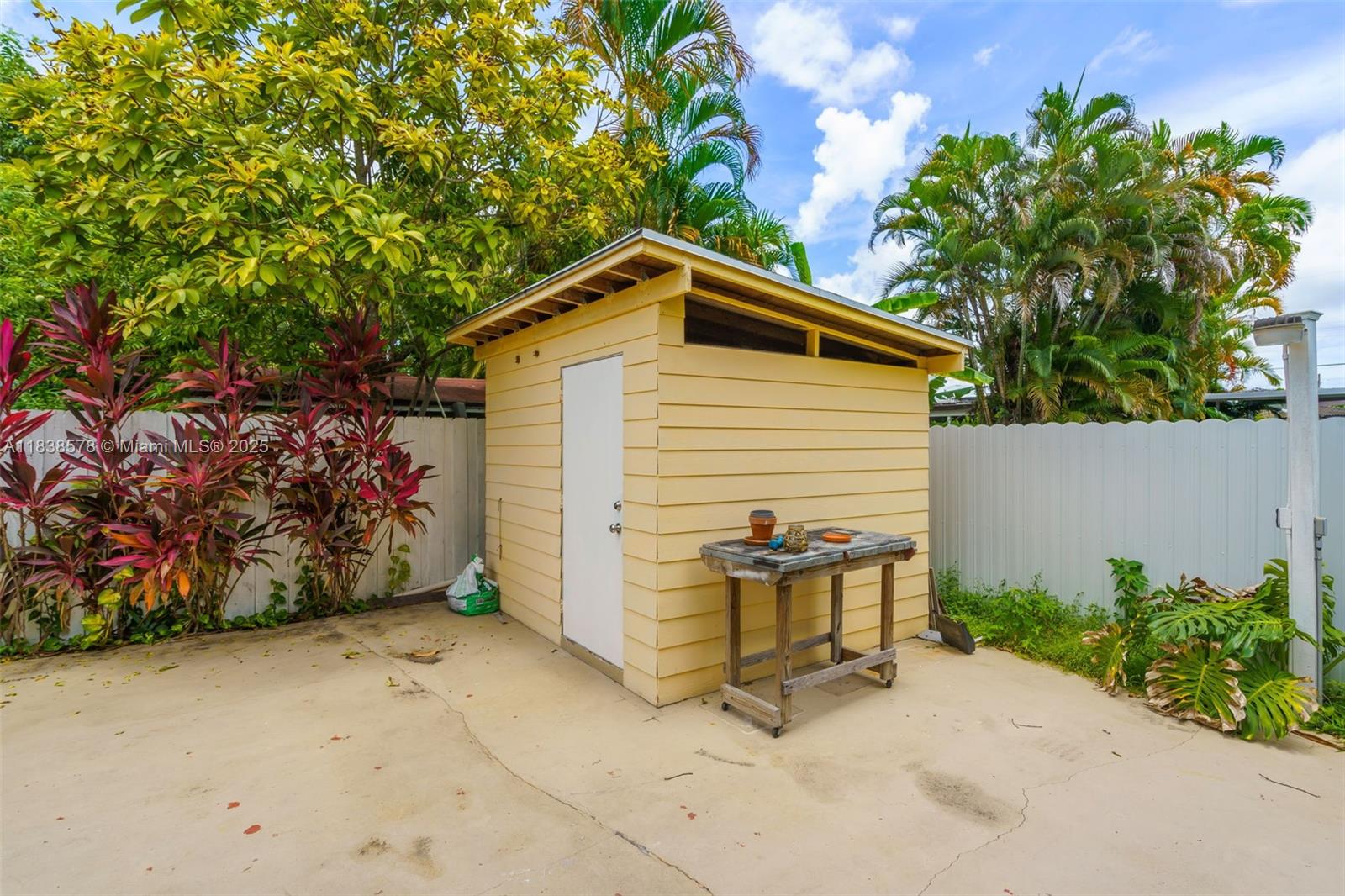 SILVER BLUFF GARDENS - Residential