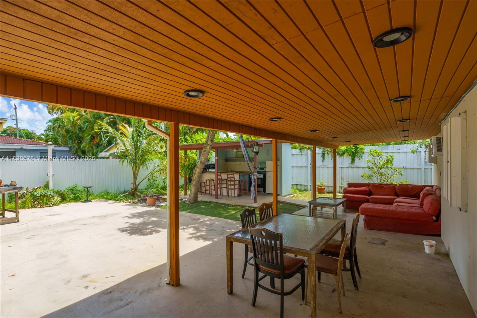 SILVER BLUFF GARDENS - Residential