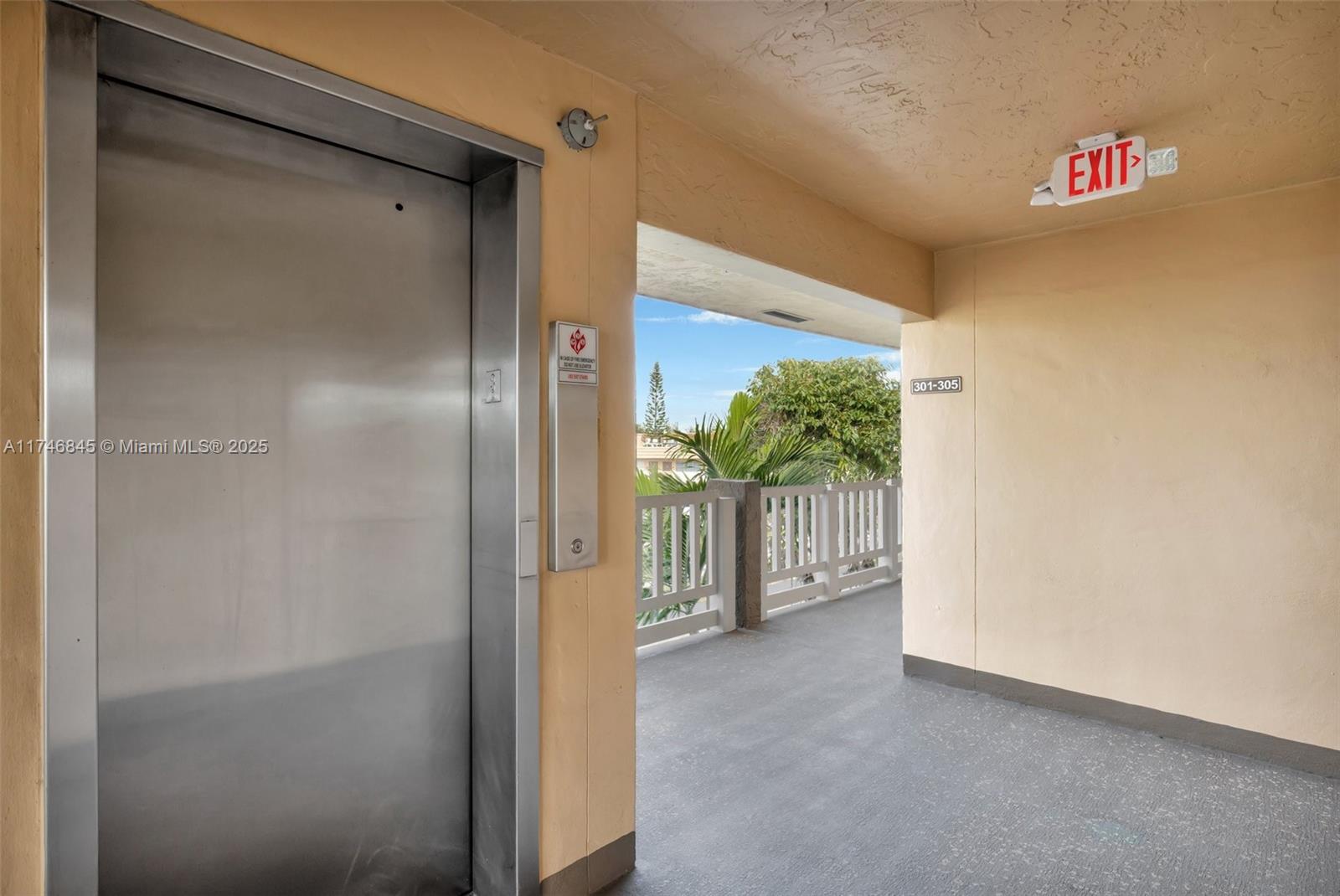 SUNRISE LAKES 103 CONDO - Residential