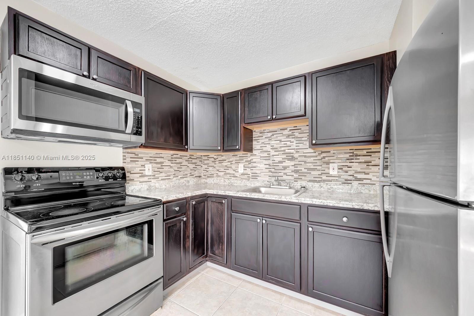 Excellent investment with high cap rate
Oversized duplex generating $5,500/month ($2,600 + $2,900), totaling $66,000/year in gross rental income. Like an ATM for consistent cash flow. Well-maintained with separate electric meters, strong tenants, and low vacancy. 5 parking spaces. Located in a high-demand, rapidly growing Fort Lauderdale area near Walmart, shopping, dining, I-95, and public transit.
Prime location plus strong numbers equals a great opportunity.