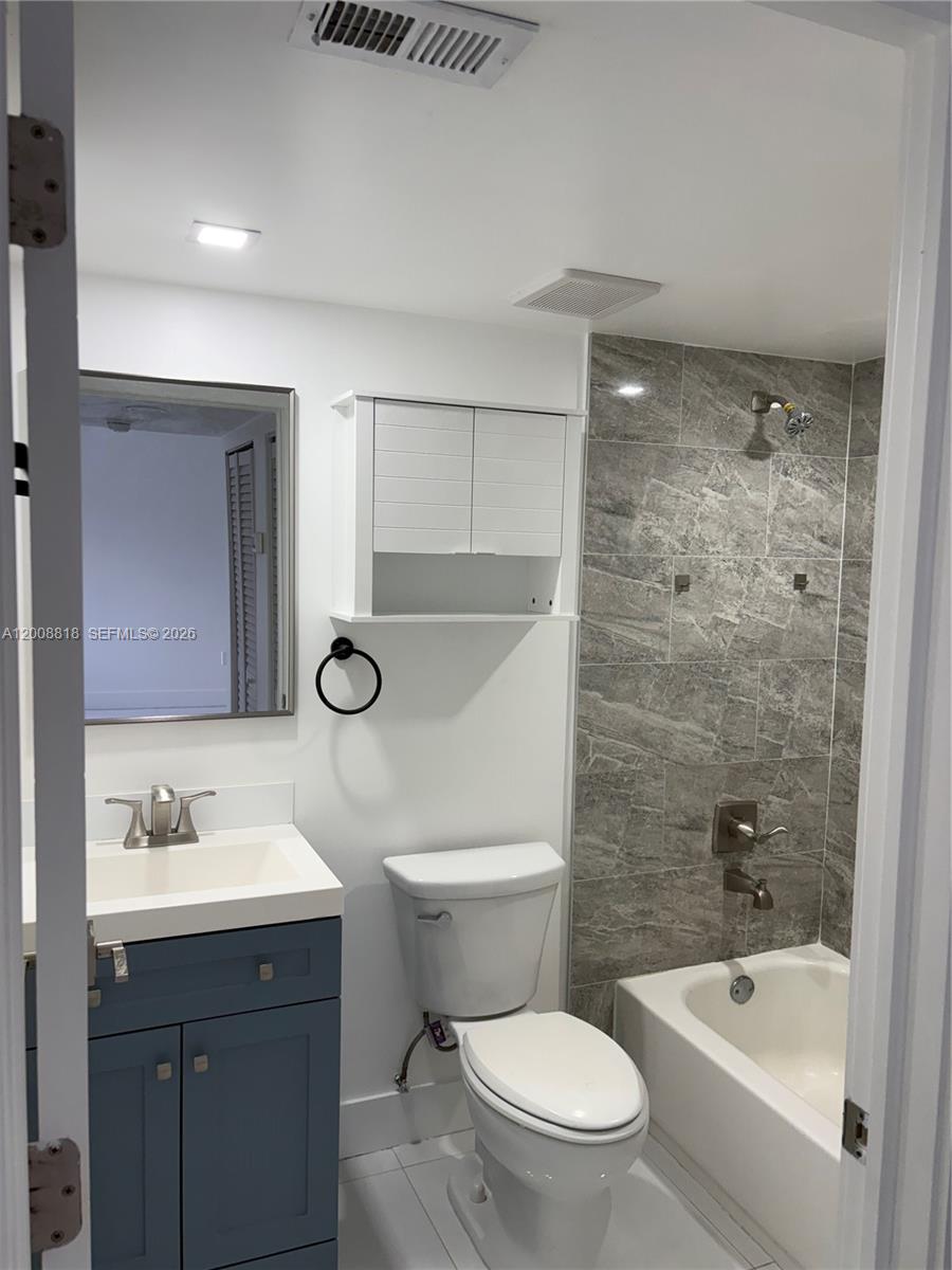 LAGO LINDO TOWNVILLAS - Residential