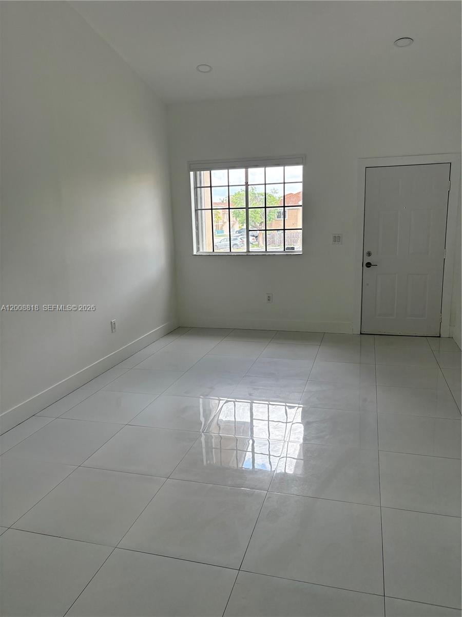 LAGO LINDO TOWNVILLAS - Residential